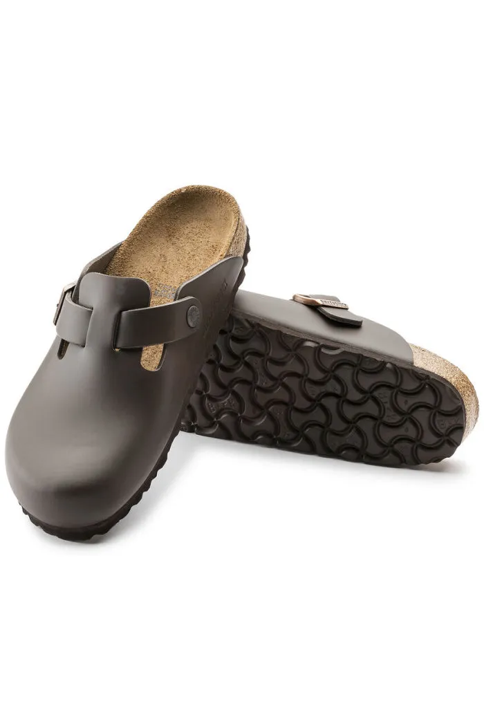 Birkenstock Boston in Regular Width in Dark Brown Leather