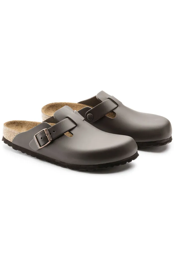 Birkenstock Boston in Regular Width in Dark Brown Leather