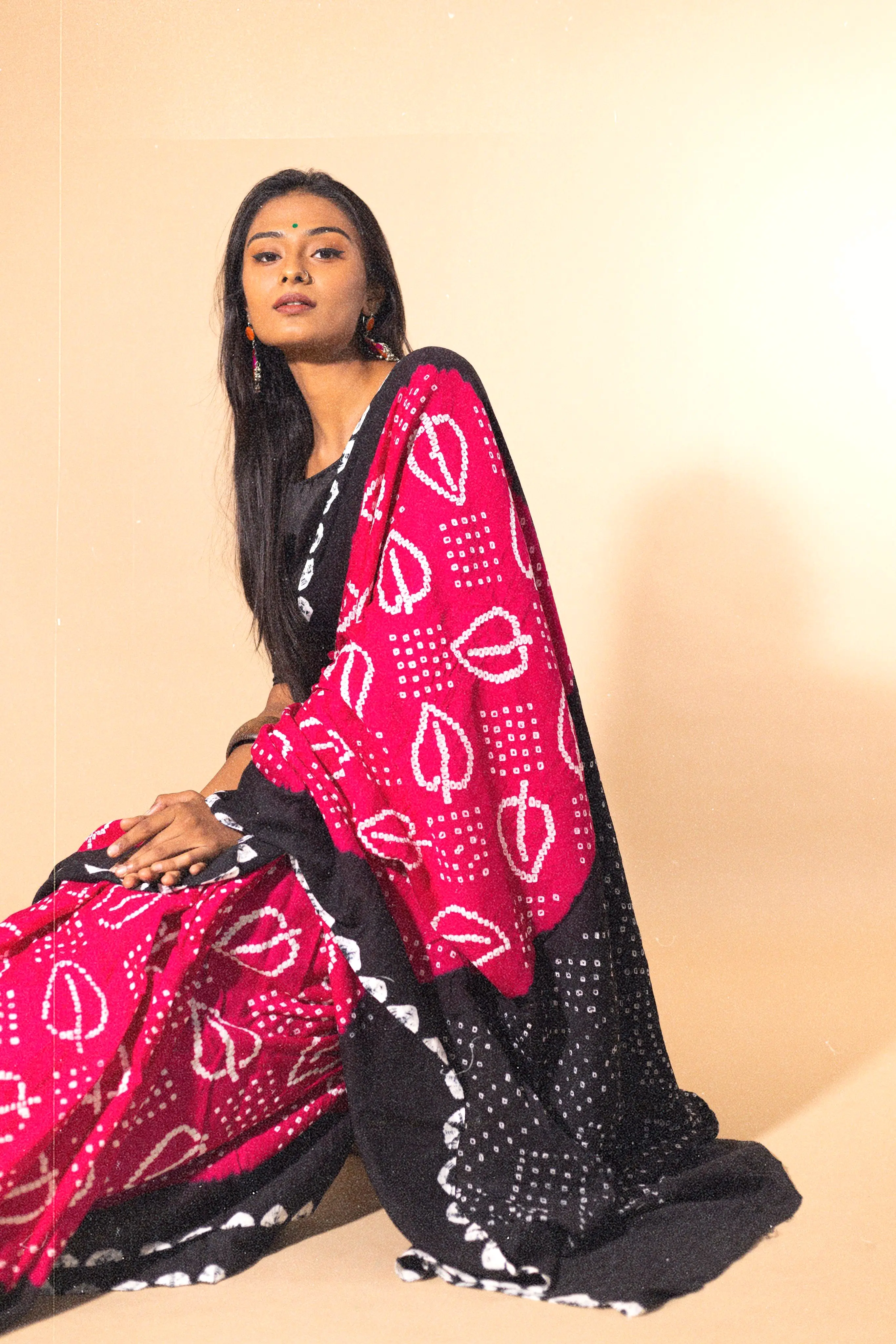 Boond - KaisoriBandhani pink and black Bandhani cotton saree