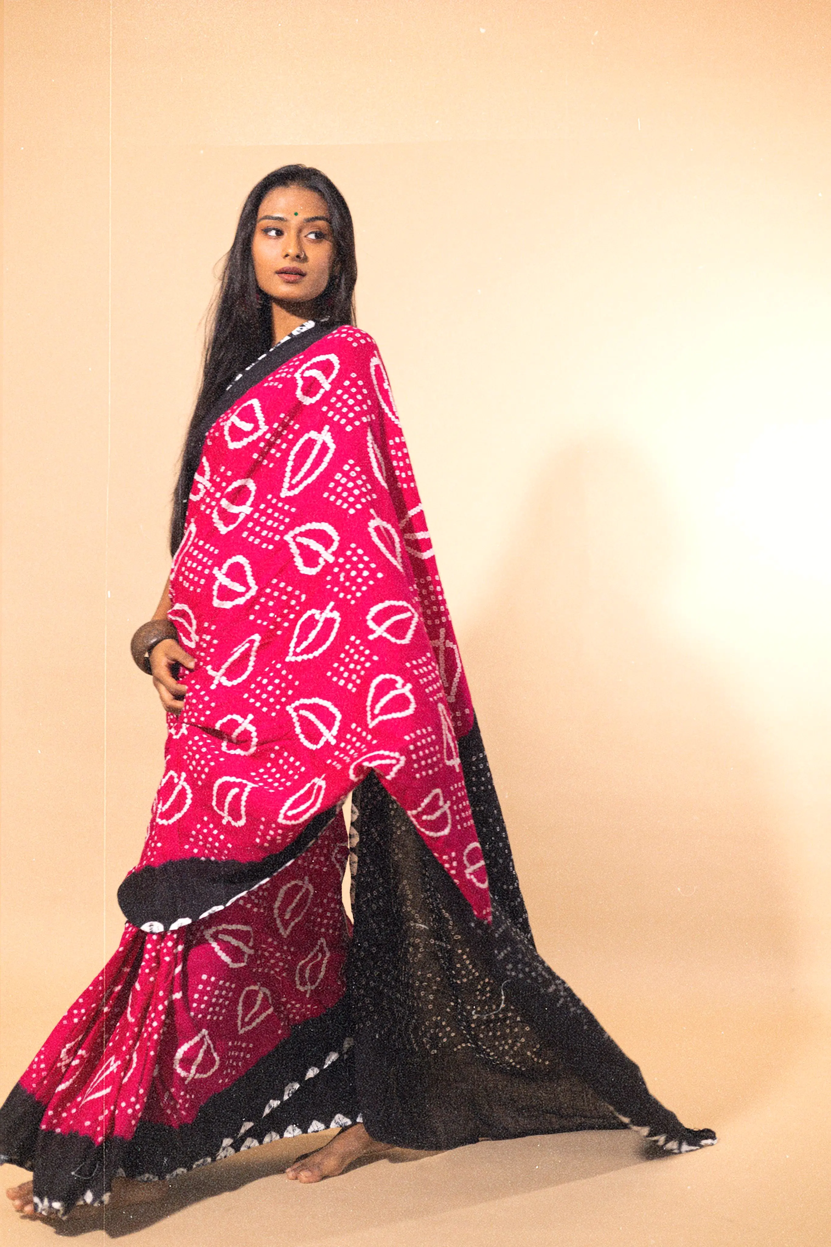 Boond - KaisoriBandhani pink and black Bandhani cotton saree