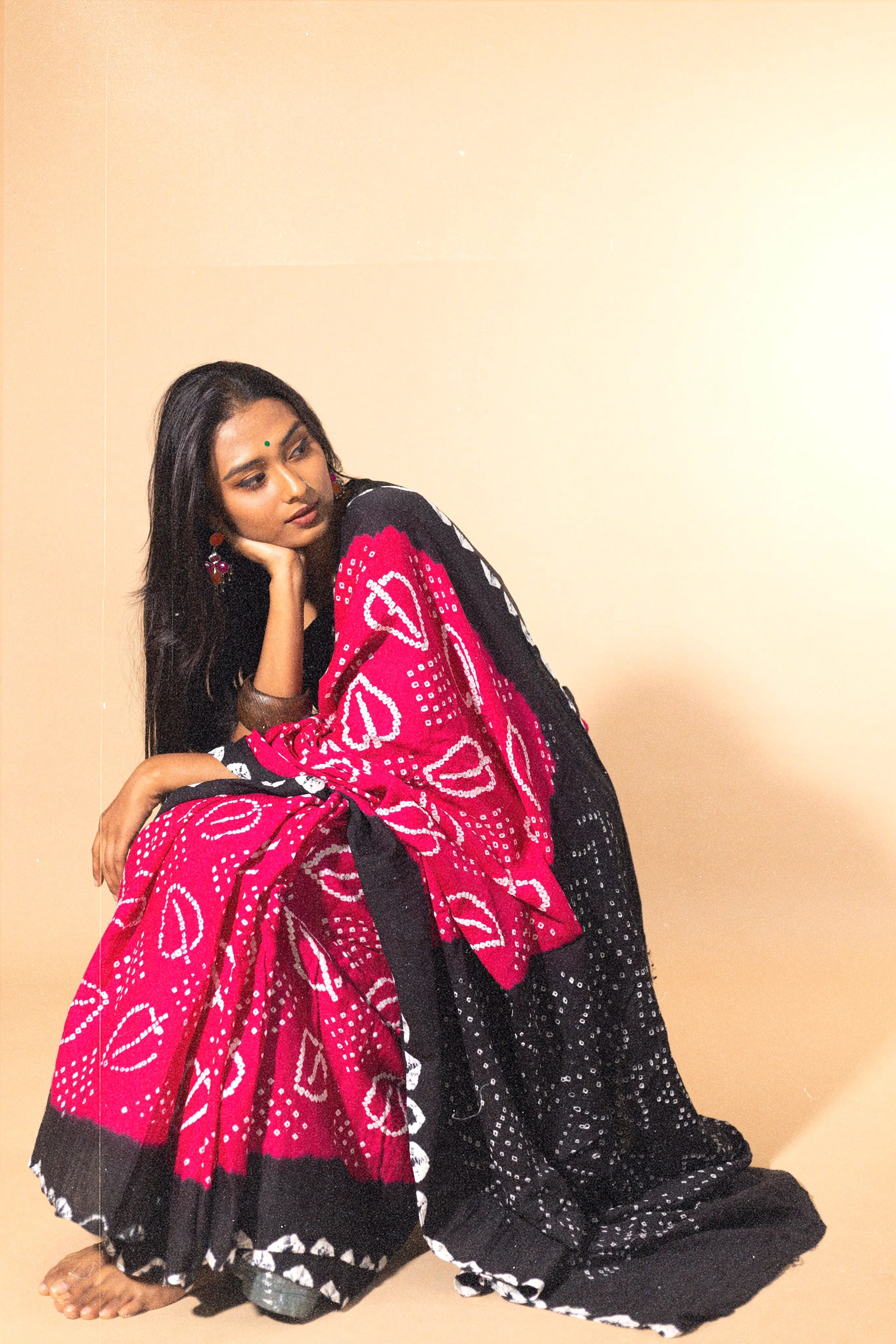 Boond - KaisoriBandhani pink and black Bandhani cotton saree