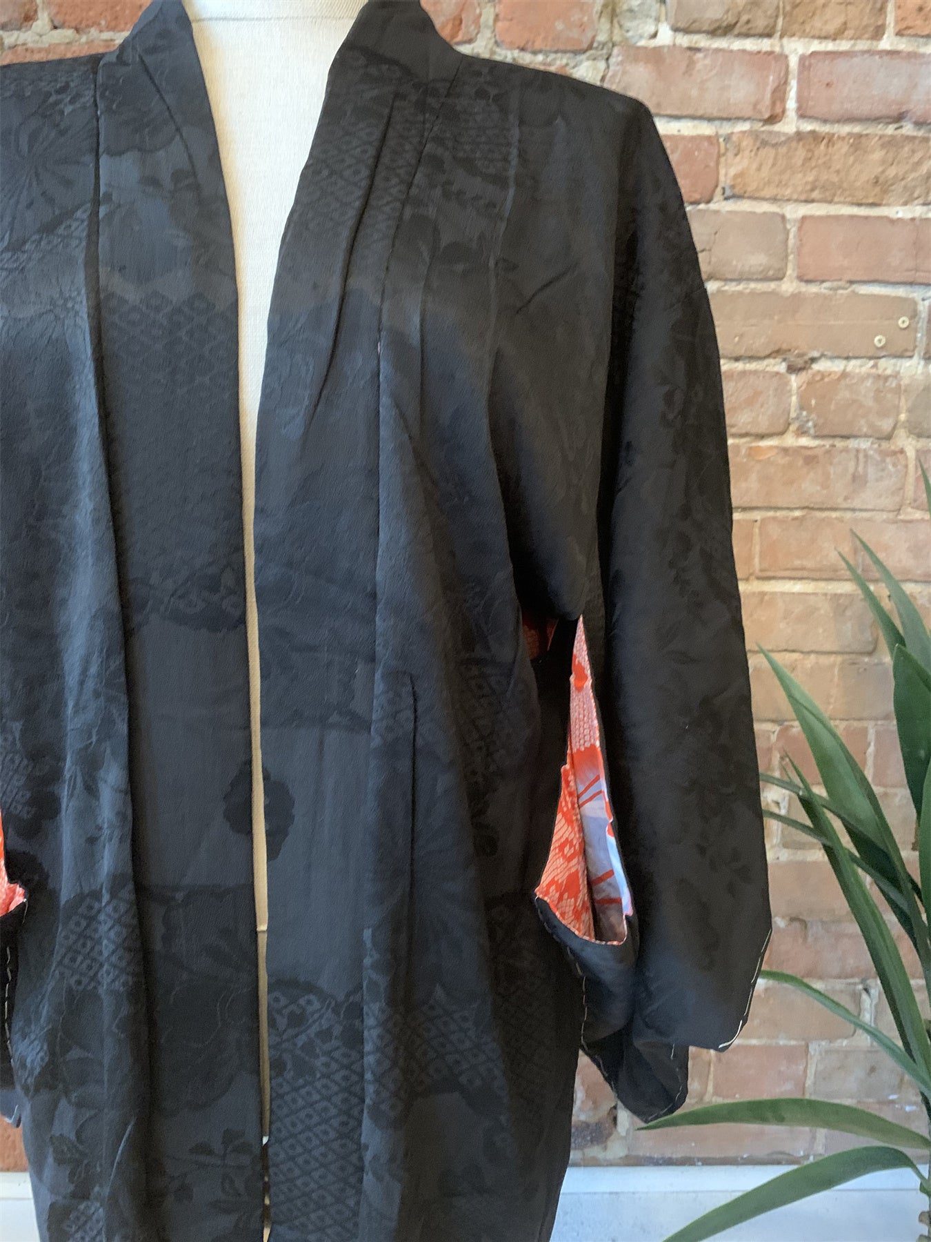 New Arrival ! Black Floral Vintage Haori/Kimono 1970s