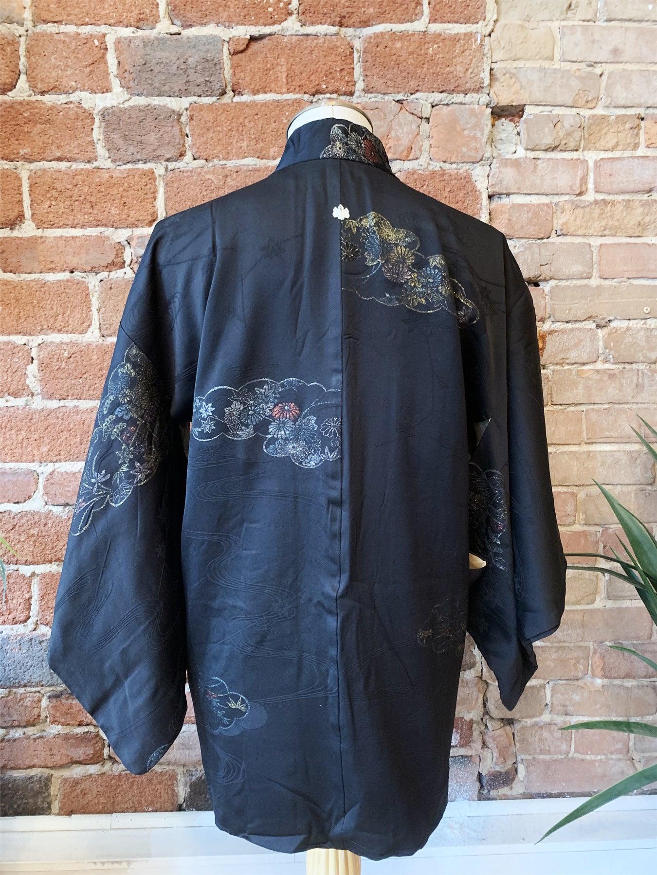 New Arrival ! Vintage Haori/Kimono Black Floral 1950s