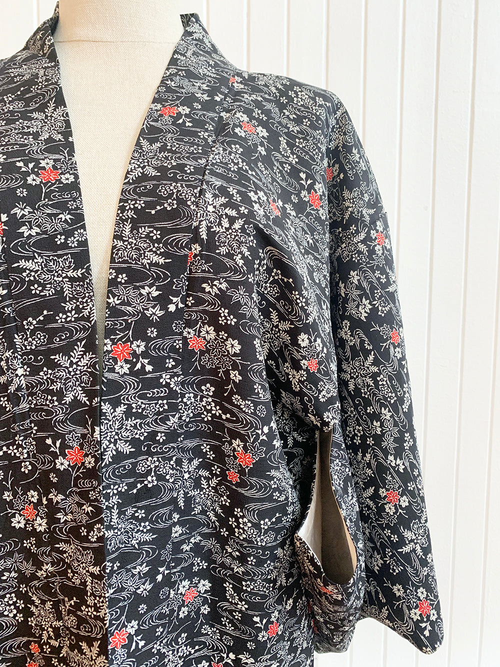 New Arrival ! Vintage Haori/Kimono Black Floral 1960s