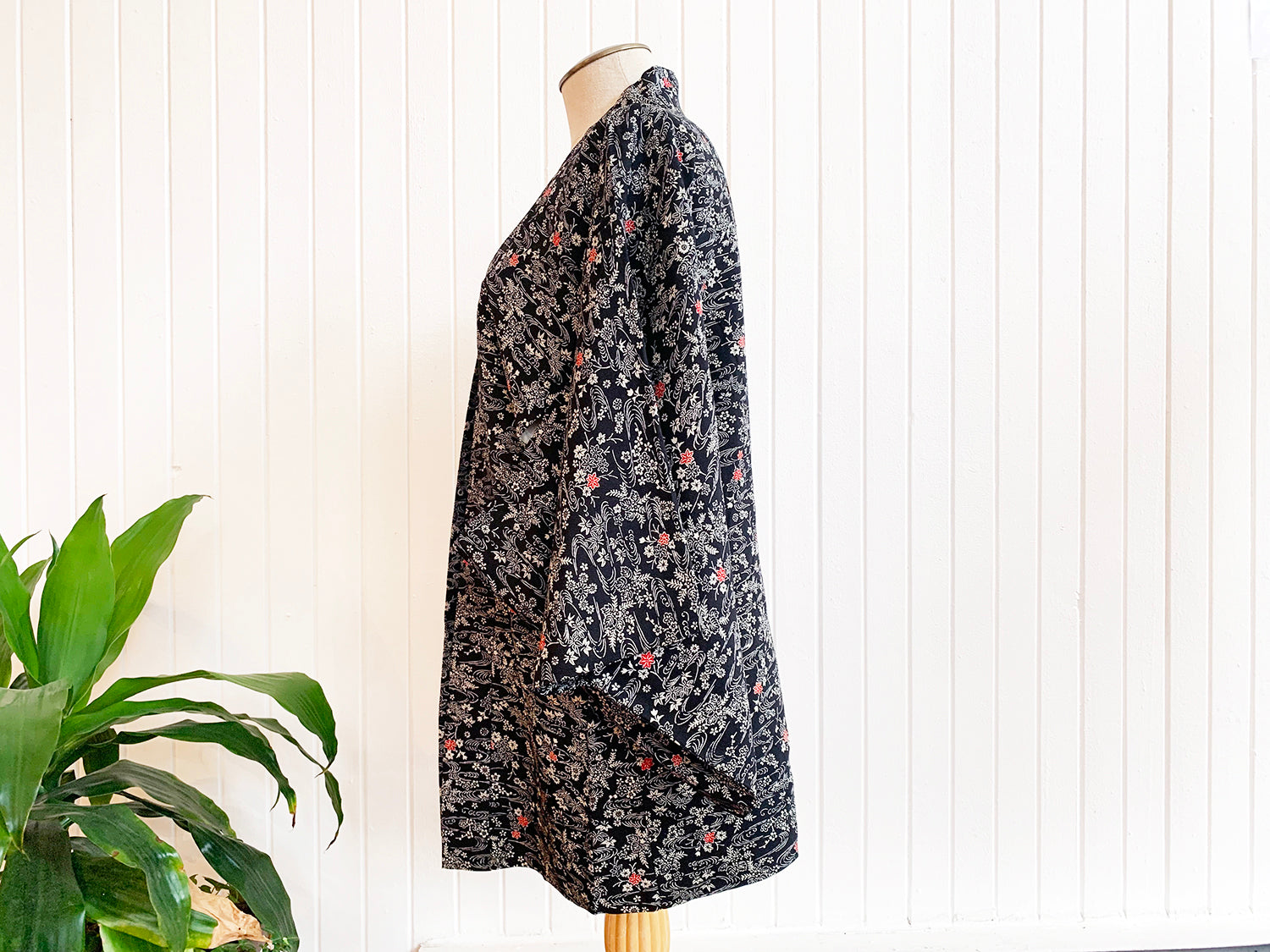 New Arrival ! Vintage Haori/Kimono Black Floral 1960s