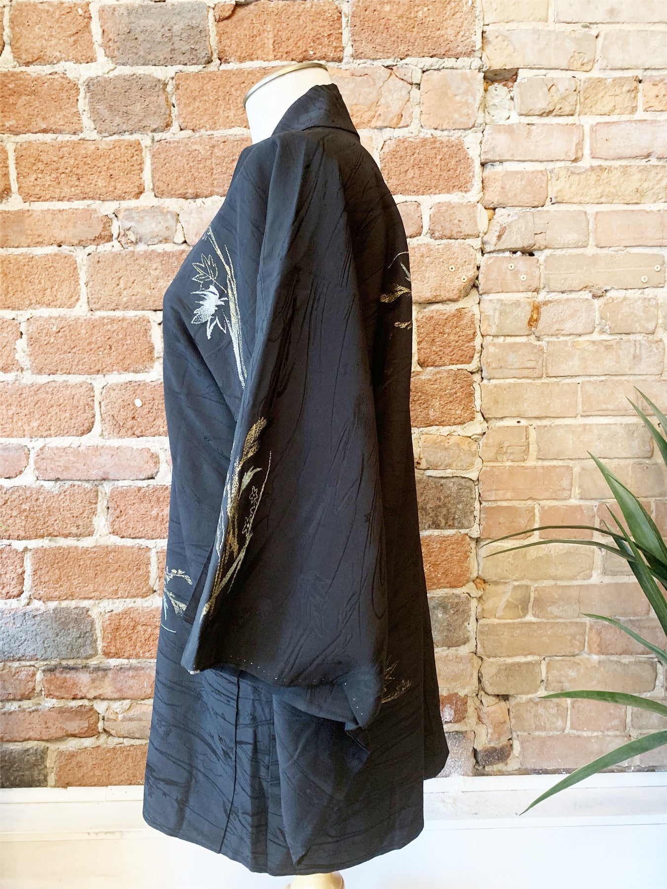 New Arrival ! Vintage Haori/Kimono Black Floral 1970s