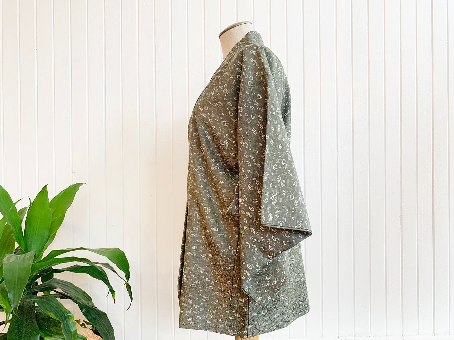 New Arrival ! Vintage Haori/Kimono Green Floral 1980s